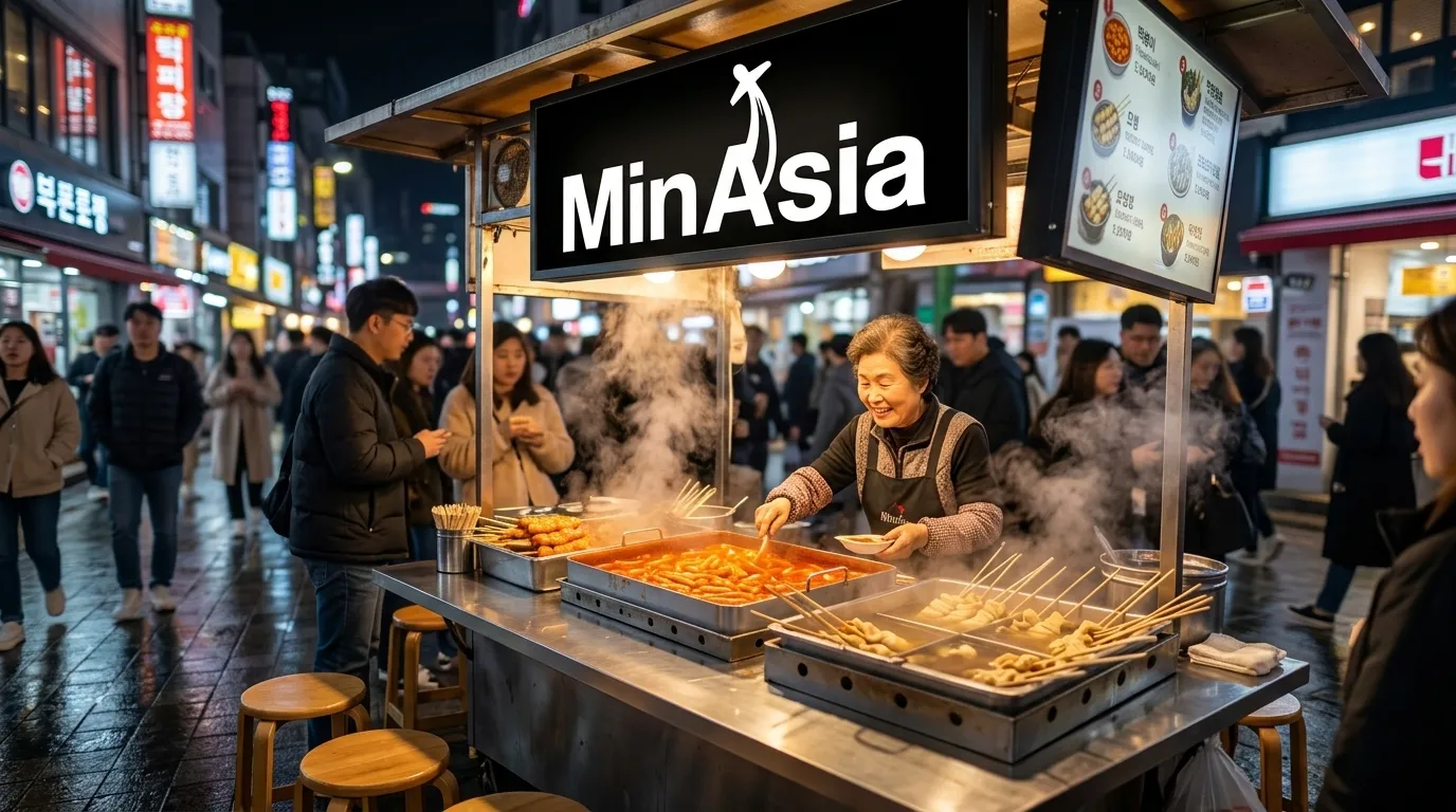 Barraca de comida de rua com tteokbokki fumegante na vibrante noite de Hongdae