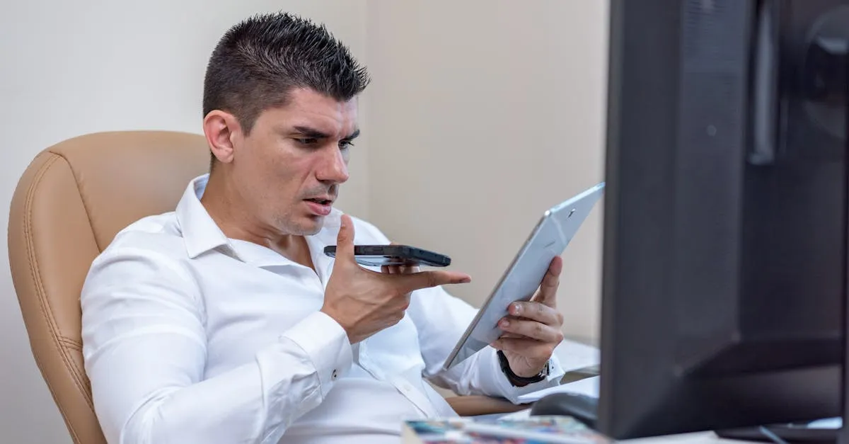 Especialista em marketing digital explicando estratégia, ideal para contratar gestor de tráfego pago concessionária.