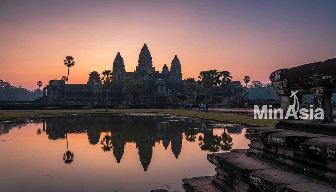 Angkor Wat ao nascer do sol, Camboja, com reflexo perfeito na água, um destino imperdível no sudeste asiático.