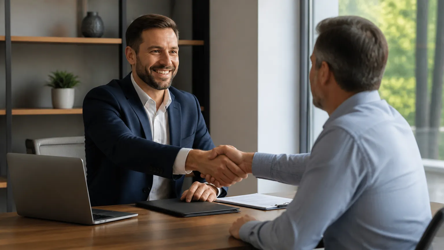 Acordo comercial demonstrando como identificar oportunidades de indicacao em consultoria financeira.