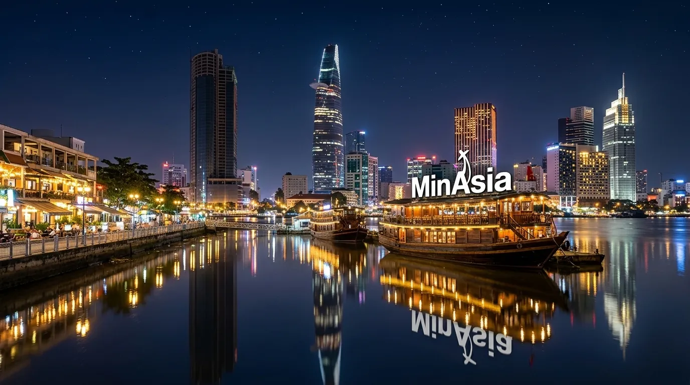 Vista noturna iluminada do rio na Cidade de Ho Chi Minh.