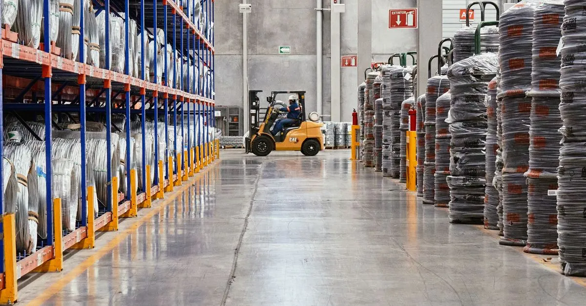 Galpao industrial otimizado com recursos obtidos via home equity para empresas.