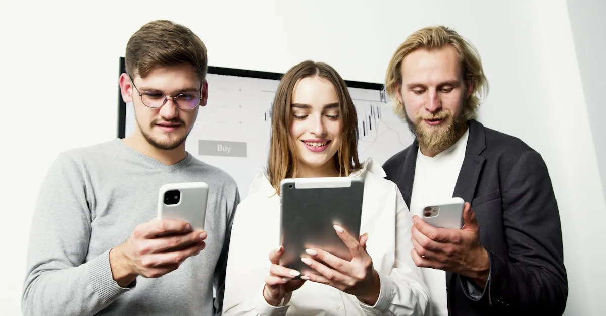 Executiva auxilia cliente em formulário digital de consentimento, transmitindo confiança e proteção de dados.