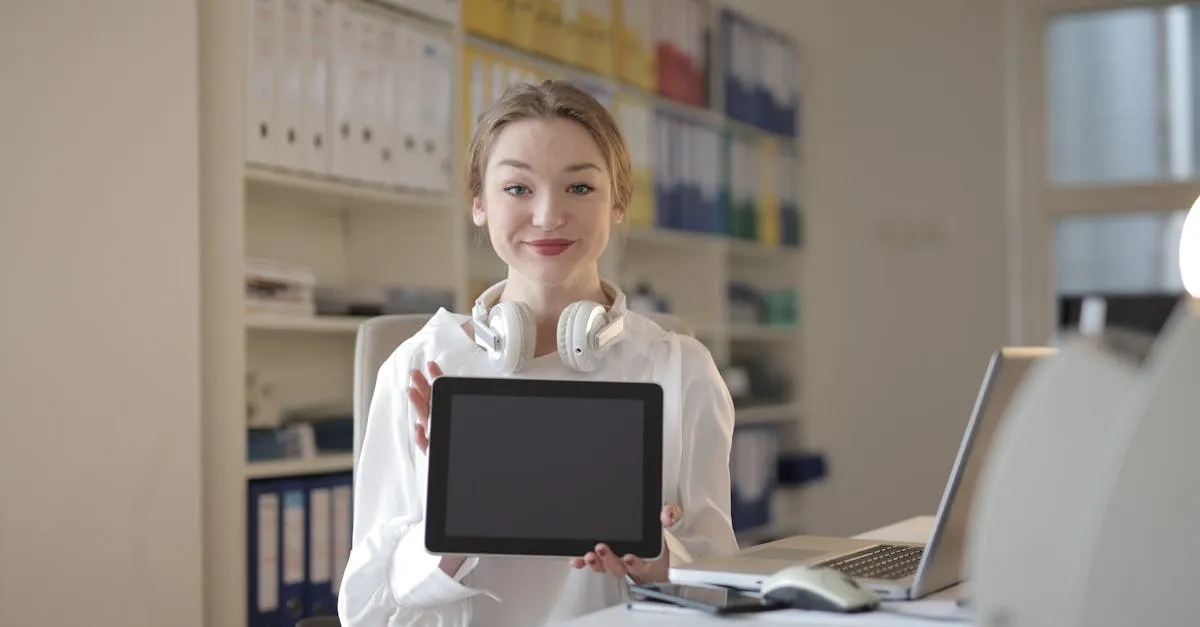 Tela de tablet exibindo landing page otimizada, demonstrando a redução do custo por lead na concessionária com bons resultados.