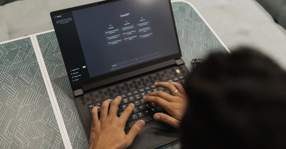 Mãos digitando no teclado, com interface de prospecção inteligente, a ia ferramenta gerando conversas reais.
