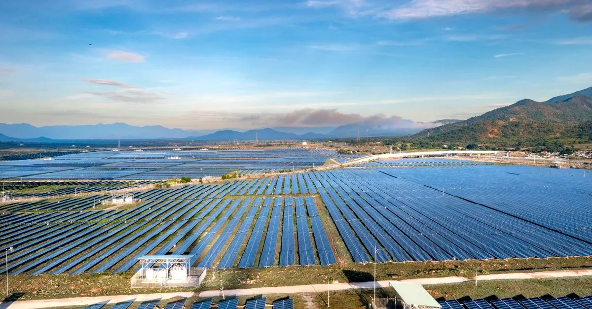 Parque solar que distribui eletricidade limpa via energia solar por assinatura para empresas de diversos setores.