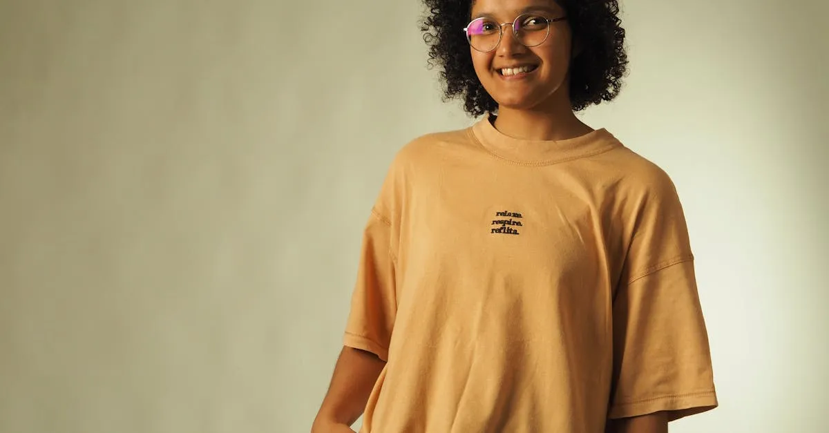 Retrato de um grupo diverso de mulheres mostrando o efeito gloss no cabelo com produtos By Sophi.