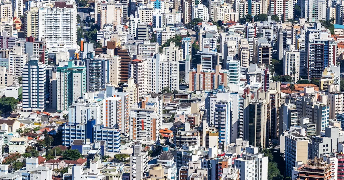 Cena urbana brasileira moderna e próspera, representando o trabalho decente futuro brasil.