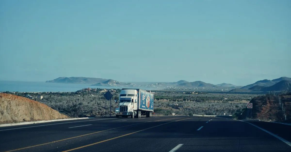 Transporte rodoviário impulsionado por refinanciamento de caminhão em nome da empresa.