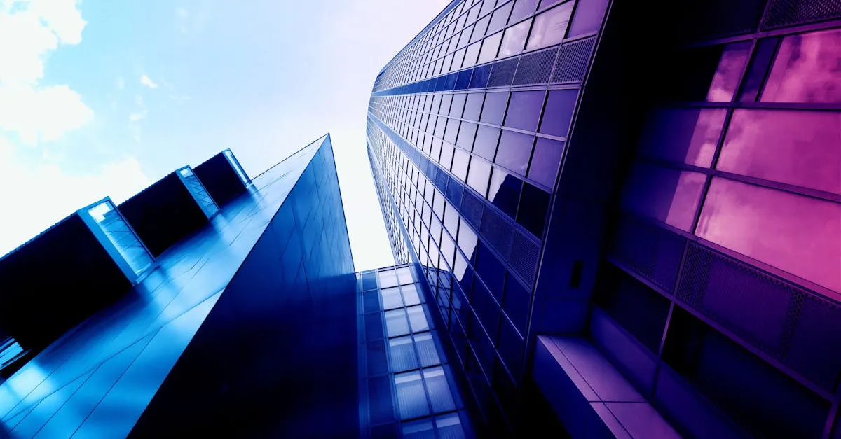 Cidade futurista com deals B2B conectados pela ia arquitetura crescimento startups Liflow.