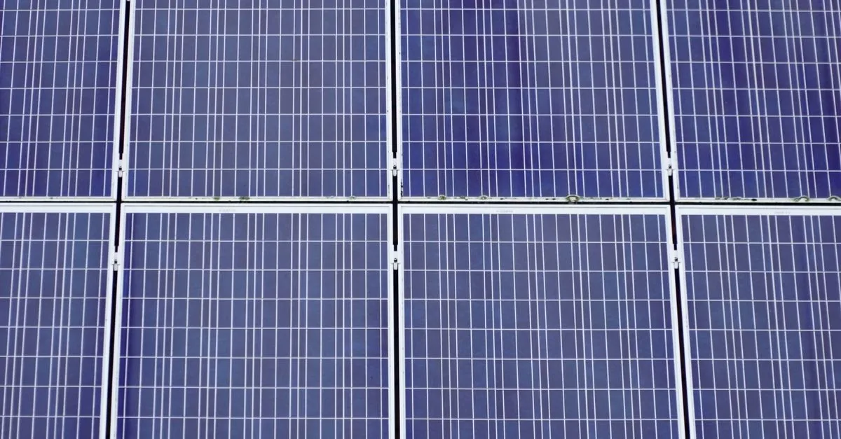 Conta de luz com redução drástica após financiamento de energia solar, demonstrando economia mensal.