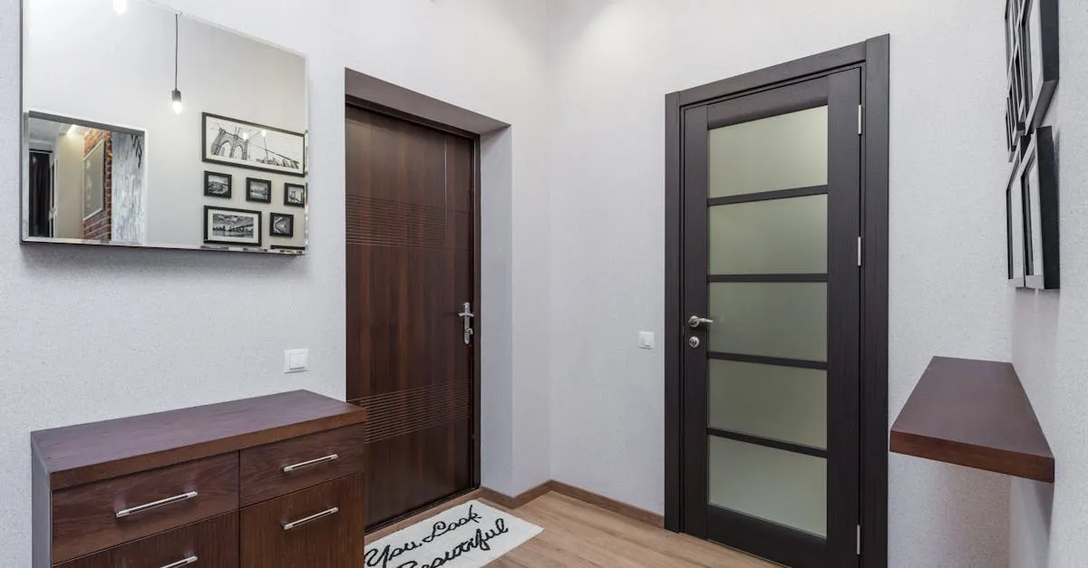 Porta de entrada elegante com um tapete para entrada de casa com design personalizado, harmonizando com a arquitetura moderna.