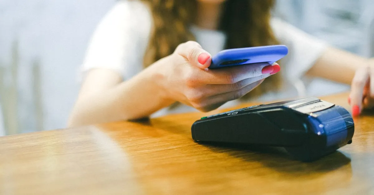 Comparação prática e diferença entre Pix no cartão e saque no cartão físico