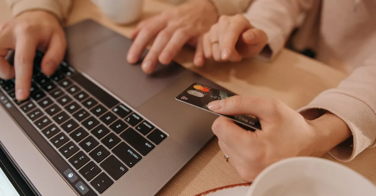 Simulação digital segura para receber Pix no mesmo dia usando cartão pelo computador.