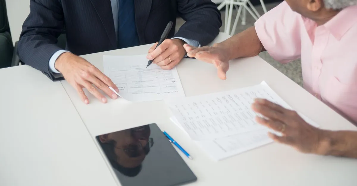 Consultoria sobre vantagens do empréstimo para pagar cartão e cheque especial com juros menores.